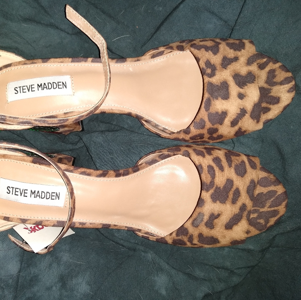 Steve Madden Leopard Rose print ,size 9 with tags.
